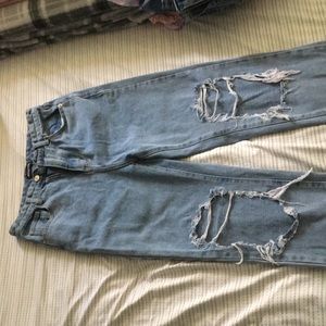 PrettyLittleThing Mom ripped blue jeans.Size 6(36)